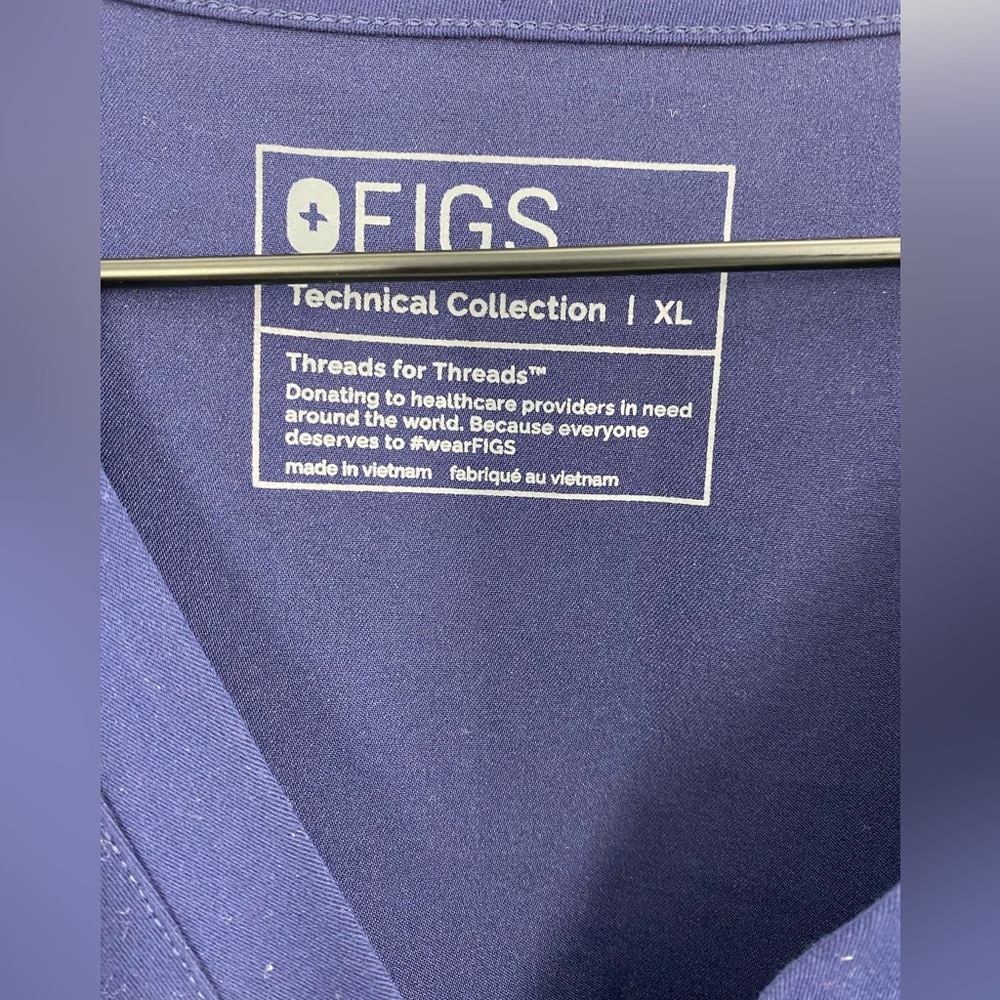 Figs Technical Collection Navy 2 Pocket Top Sz XL - Picture 7 of 8